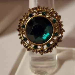 Beautiful Green Stone Ring size 8